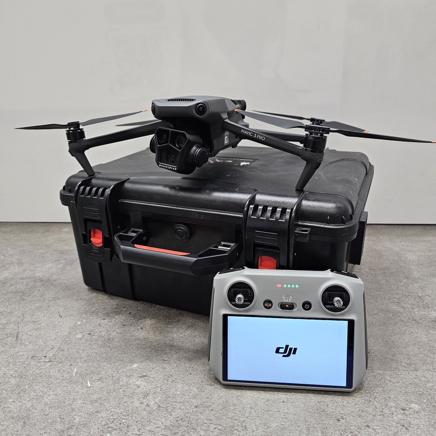 Approved used DJI Mavic 3 pro - hard case - one battery - ND filters