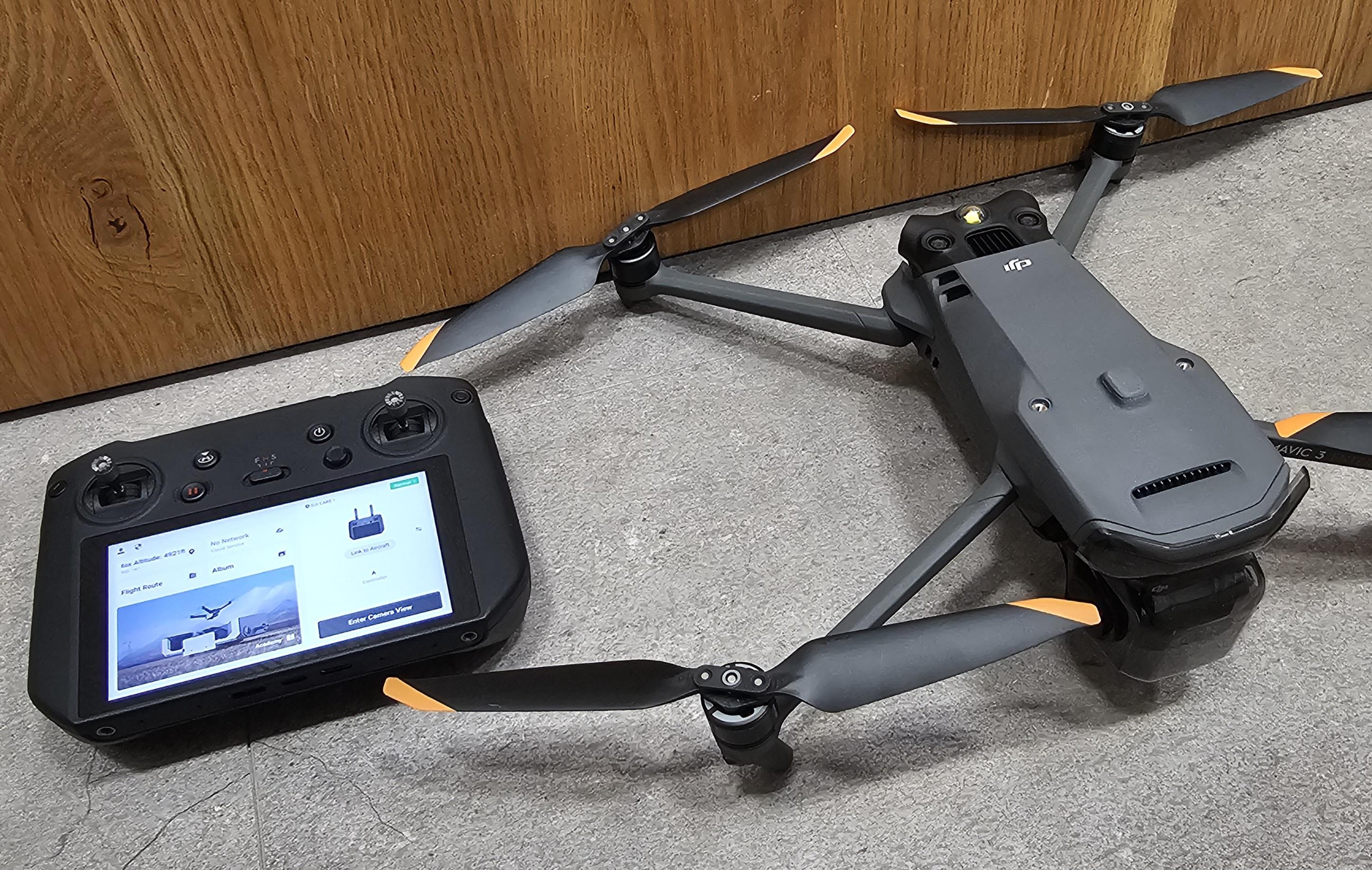 Approved used - Mavic 3E - 4 Batteries - Hard case - Ready to Fly. image 2
