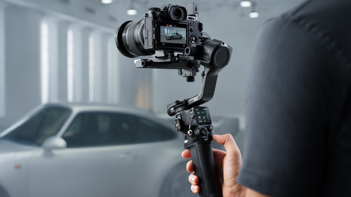 DJI RS 5 in Hand camera gimbal