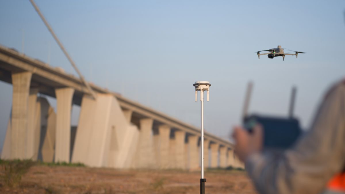 D-RTK 3 Multifunctional Station